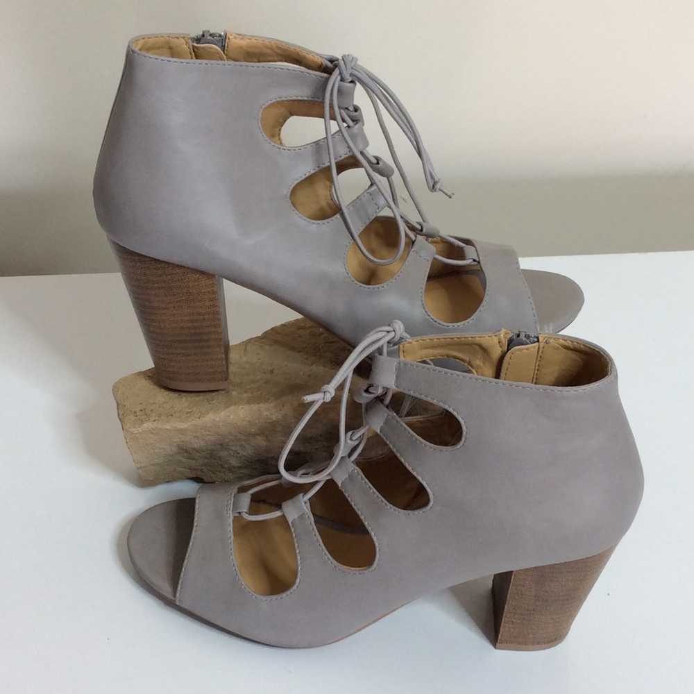 Chinese Laundry Lace-up Shoes